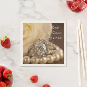 オーバルダイヤモンドリングや輪とホワイトローズ結婚ズ スタンダードカクテルナプキン (インサイチュ)