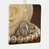 オーバルダイヤモンドリングや輪とホワイトローズ結婚ズ セラミックオーナメント (右)