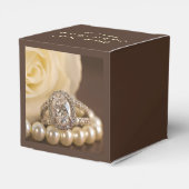 オーバルダイヤモンドリングや輪とホワイトローズ結婚ズ フェイバーボックス (裏面サイド)