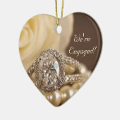 オーバルダイヤモンド婚約リングや輪とホワイトローズ セラミックオーナメント (左)