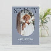 オーバルモダンフォト&シグネチャー70誕生日 招待状 (スタンド正面)