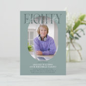 オーバルモダンフォト&シグネチャー80誕生日 招待状 (スタンド正面)