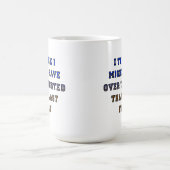 オーバーに信頼されたおならの面白いマグカップ コーヒーマグカップ (中央)