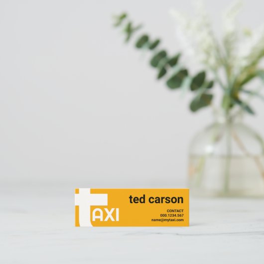 オーバーサイズアルファベット-Tはっきりした黄色タクシー スキニー名刺 (スタンド正面)