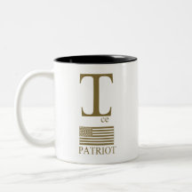 オーバーサイズ モノグラム「I」PATRIOT マグ — ボールド