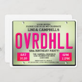 オーバーザヒルライセンスプレート誕生日招待状 招待状 (正面/裏面)
