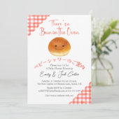 オーブンでパン赤ちゃんシャワーかわいいパン赤ギンガム 招待状 (スタンド正面)