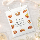 オーブンのパンの赤ちゃんシャワーにパンがある フェイバーバッグ (クリップ留めされた状態)