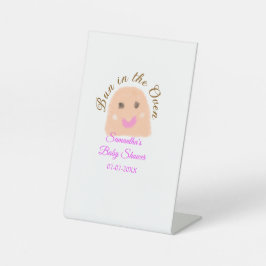 オーブンのベージュ団子の赤ちゃんシャワーピンクのバーにパン 台座サイン