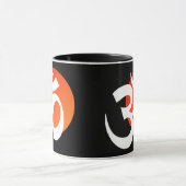 オーム黒背景 マグカップ (中央)