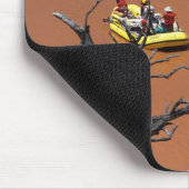 オールの動力筏がコロラド川に変わる マウスパッド (コーナー)