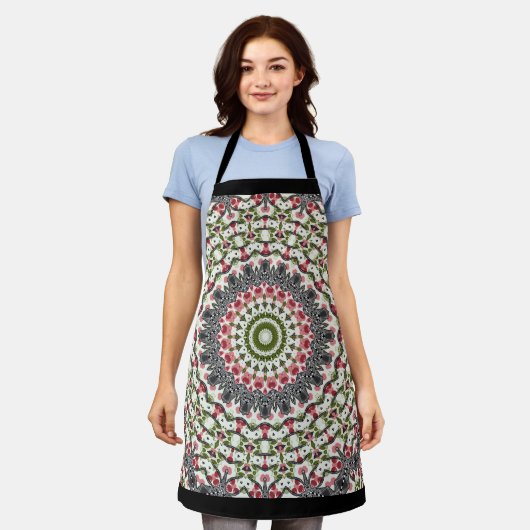 オールオーバープリントエプロンマンダララウンドパターン エプロン (着用した状態)