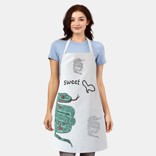 オールオーバープリントエプロン蛇甘い中 エプロン (着用した状態)