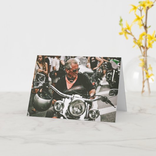 オールダーバイクもしくは自転車に乗る人バイクライダーVツイン誕生日 カード (黄色い花)