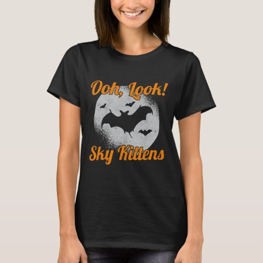 オールックスカイ子猫こうもりハロウィーンこうもり Tシャツ (正面)