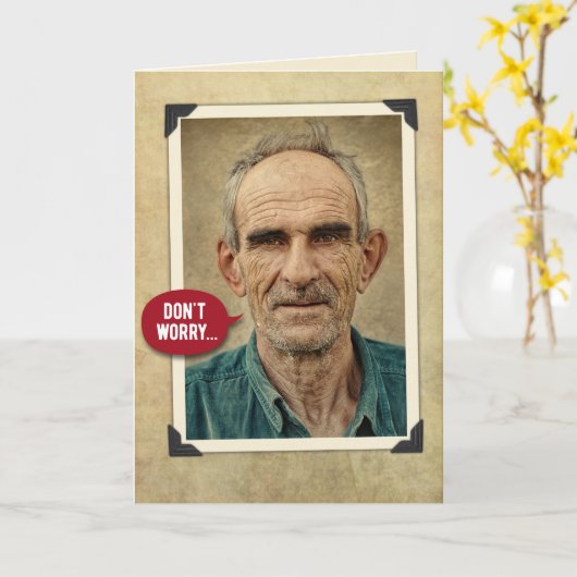 オールドおもしろいカウボーイやめーズホーンのまわりに誕生日 カード (黄色い花)