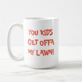 オールドおもしろいゲーツァー私の芝生のパパを外す マグカップ (左)