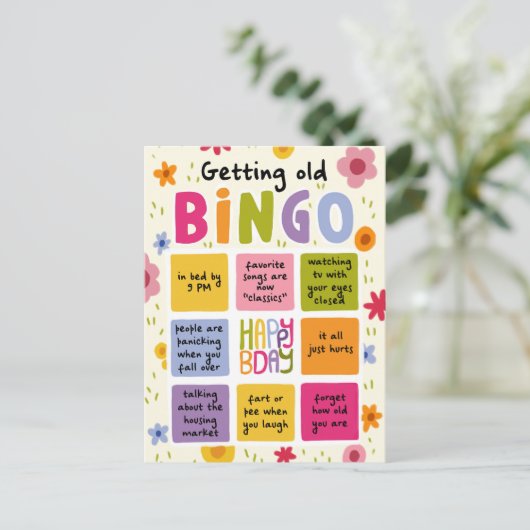 オールドおもしろいユーモアウーマンの図解入りの、写真付きの誕生日 ポストカード (スタンド正面)