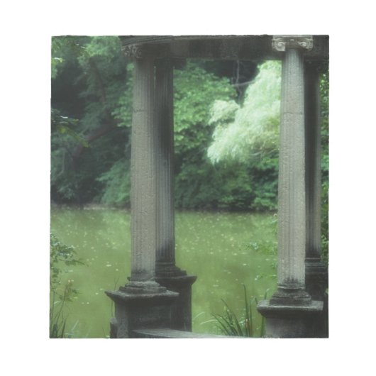 オールドウェストベリーガーデンズで愛の神殿 ノートパッド (正面)