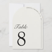 オールドマネーミニマルベージュ色ホワイトアーチテーブル番号 招待状 (正面)