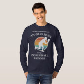 オールドマンおもしろいピックボールパドルプレーヤーレトロ Tシャツ (正面フル)