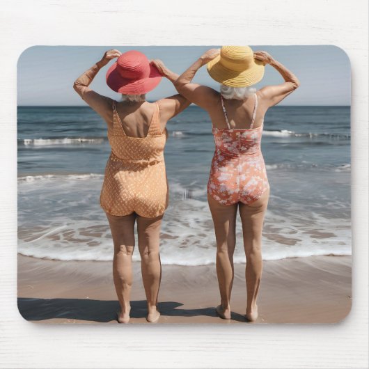オールドレディースオンザビーチ マウスパッド (正面)