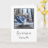 オールドレディ踊りオンシティ通りベント カード (黄色い花)