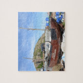 オールド魚釣りボートオンザビーチ ジグソーパズル (縦)