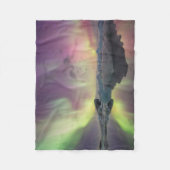 オーロラの光がラグーンに反射 フリースブランケット (正面)