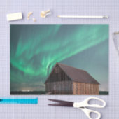 オーロラボレアリススカイの下の完璧な茶色の納屋 薄葉紙 (クラフト)