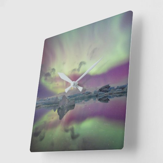 オーロラライトがラグーンを反射 |アイスランド スクエア壁時計 (傾斜)