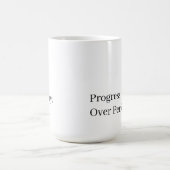 カイゼン:完璧よりも進歩 コーヒーマグカップ (中央)