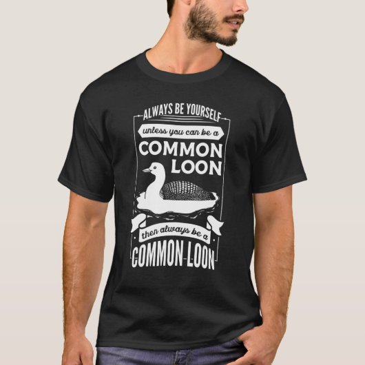 カイツブリ 鳥のアヒル かわいい Tシャツ (正面)