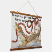 カイマン食べズ・スネーク 吊り下げ型タペストリー (傾斜あり)