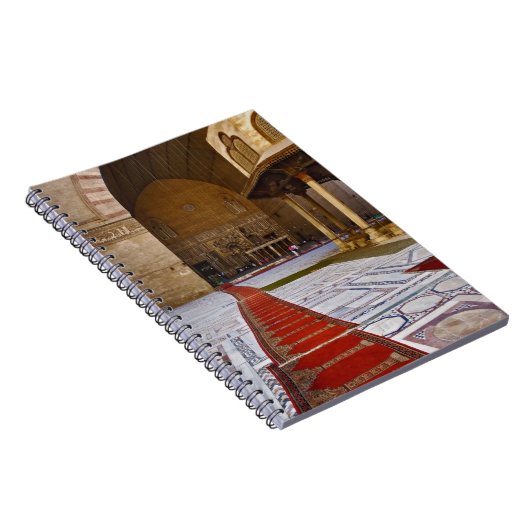 カイロのイスラム教のモスクに通じる祈りの言葉のラグ、 ノートブック (右側)