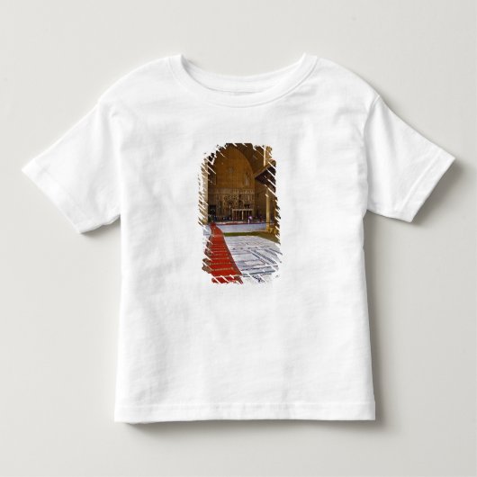カイロのイスラム教寺院への祈り用のラグ トドラーTシャツ (正面)