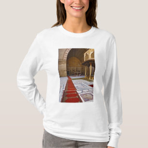 カイロのイスラム教寺院への祈り用のラグ Tシャツ