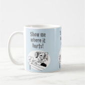 カイロプラクターが患者の漫画を扱っていおもしろいる コーヒーマグカップ (左)