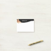 カイロプラクターのカイロプラクティックの脊柱及び治療手 ポストイット (デスク上)