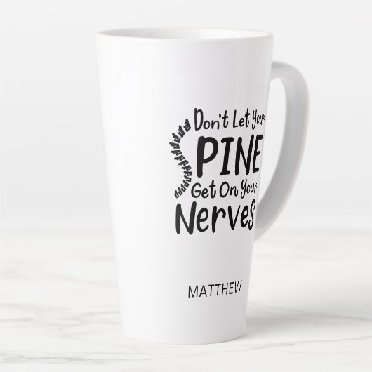 カイロプラクターの同僚は神経に脊柱を通さない カフェラテマグ (右アングル)