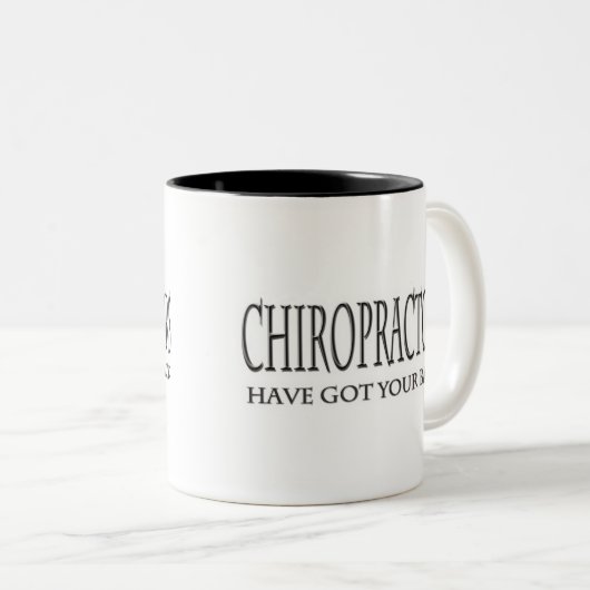 カイロプラクターはあなたの背部を持っています ツートーンマグカップ (正面右)