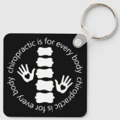 カイロプラクティックはあらゆる体 キーホルダー (裏面)