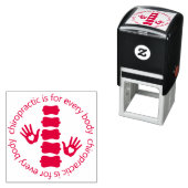 カイロプラクティックはすべての体の手と背骨のロゴ セルフインキングスタンプ (インサイチュ)