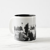 カイロ·エジプト、ラクダ·ジョッキー·ギザ·ピラミッド(NR) 2 ツートーンマグカップ (正面左)