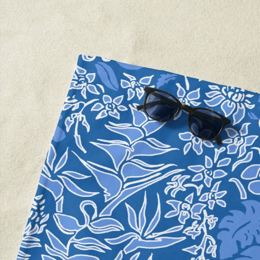 カウアイ島の朝のハワイのプロテアの花柄-青 ビーチタオル (インサイチュ)