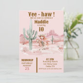 カウガールのピンクの誕生日パーティー招待状（西部劇風デザイン） 招待状 (スタンド正面)