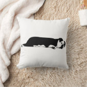 カウチでくつろぐブルドッグ クッション (ブランケット)