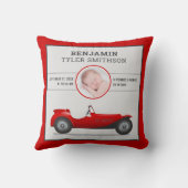 カウトヴィンテージレッドレースカーベビー写真誕生統計 クッション (裏面)