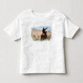 カウボーイが牛の群れと働いている トドラーTシャツ (正面)