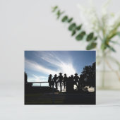 カウボーイと女性のカーボーイの若者を囲む ポストカード (スタンド正面)